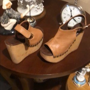 Jeffrey Campbell size 8 retro leather wedges beige